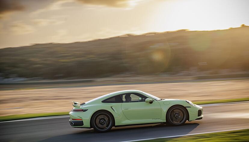 Von 0 auf 100 km/h in nur 2,5 Sekunden: Porsche präsentiert mit dem neuen 911 Turbo S das bislang stärkste Serienmodell der Baureihe.