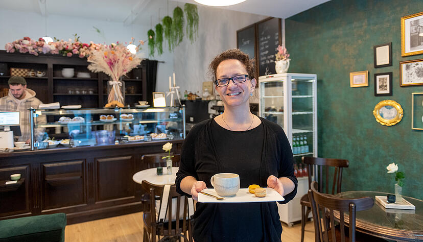 Das Café „Mon âme“ befindet sich in der Hafenmarktpassage, wo Inhaberin Zita Pilz ihre Gäste empfängt.