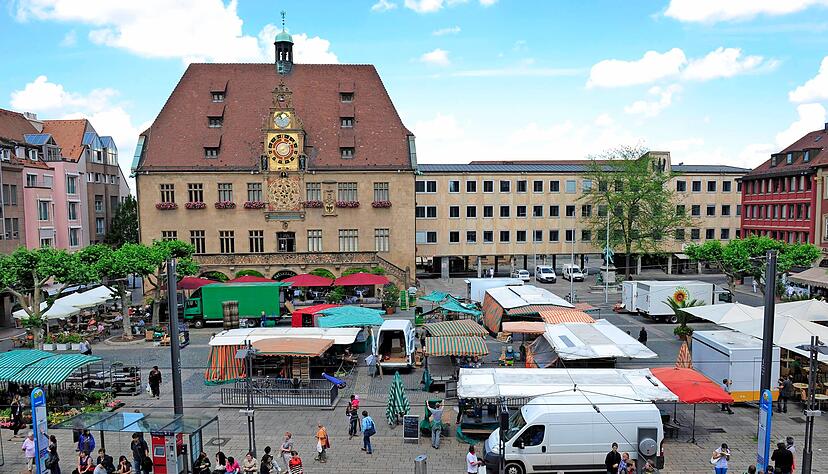Die Diskussion um eine Markthalle verfolgen die Marktbeschicker auf dem Heilbronner Marktplatz mit gemischten Gefühlen.
Foto: Archiv/Berger