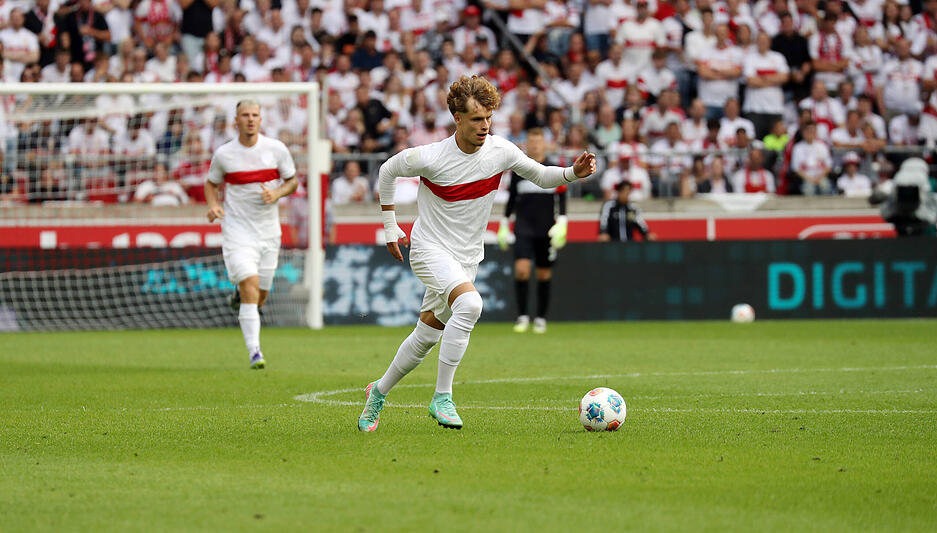 Lazar Jovanovic: Der Rechtsaußen gilt als Talent und kommt von Roter Stern Belgrad zum VfB Stuttgart. In der Vorbereitung trumpfte Jovanovic groß auf, doch die Konkurrenz auf seiner Position ist groß.