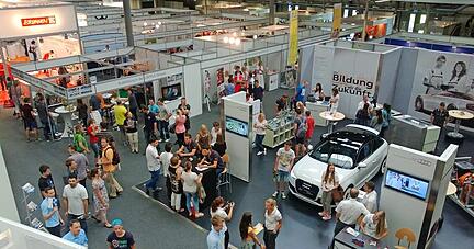 Beim Career Day sollen &auml;hnlich wie hier bei der Bildungsmesse Studierende mit regionalen Unternehmen zusammenkommen.
Foto: Archiv