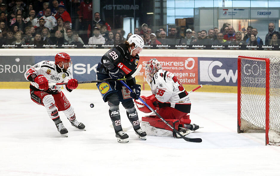 Im ersten Drittel legten die Heilbronner Falken in Spiel eins gegen die Hannover Scorpions gut los.