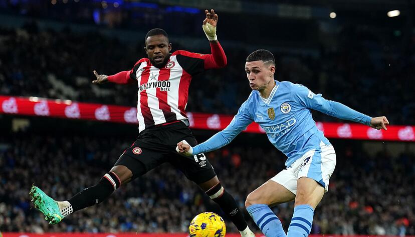Frank Onyeka (l) kommt vom FC Brentford aus der Premier League.