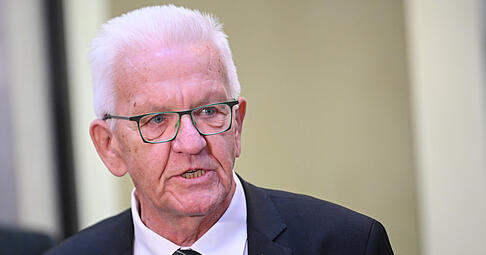 Das Staatsministerium von Winfried Kretschmann steht in der Kritik. Die FDP moniert hohe Fotokosten f&uuml;r Social Media und Co.