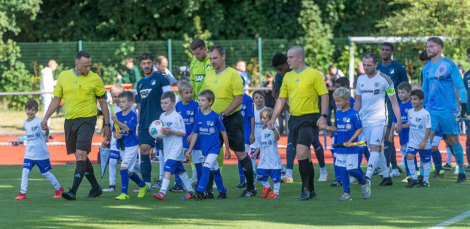Die TSG Hoffenheim zeigt beim Traumspiel in Lauffen ihre ganze spielerische Klasse. Die TSG Hoffenheim zeigt beim Traumspiel in Lauffen ihre ganze spielerische Klasse.