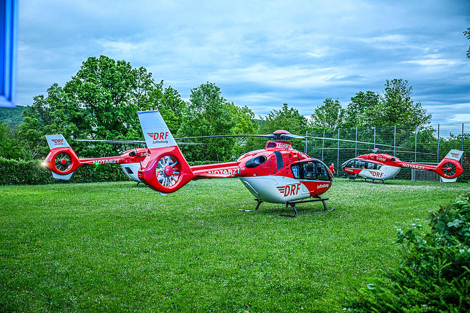 Sie seien vermutlich beim Spielen durch das Oberlicht des Daches gestürzt. Sie seien vermutlich beim Spielen durch das Oberlicht des Daches gestürzt.