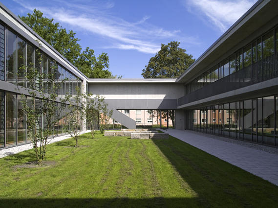 Katholisches Freies Bildungszentrum St. Kilian, Heilbronn 
Bauherr:	Stiftung Kath. Freie Schule der Diözese Rottbg.-Stuttgart, Bischöfl. Stiftungsschulamt, Bischof-von-Keppler-Str. 5, 72108 Rottenburg a.N. 
Architekt:	Broghammer, Jana und Wohlleber Freie Architekten BDA, Heerstr. 37, 78658 Zimmern ob Rottweil