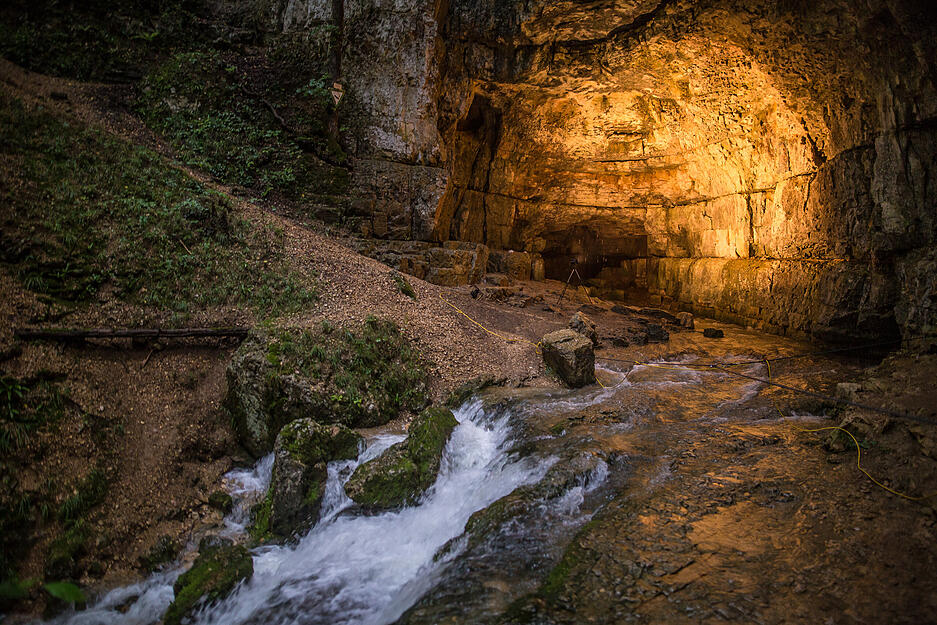 Der Eingangsbereich der Falkensteiner H&ouml;hle bei Grabenstetten.