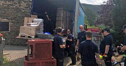 Ein Hilfskonvoi aus der Region versorgt Menschen mit dem N&ouml;tigsten.