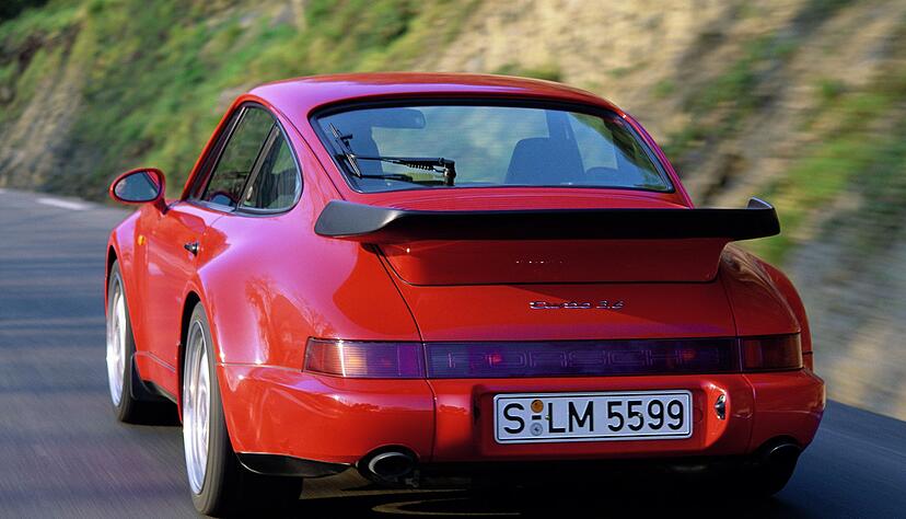 Stilikone: Die Baureihe 964 wurde technisch modernisiert, behält optisch aber die klassische Linie des Vorgängers unverkennbar bei.