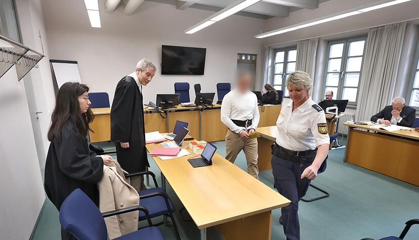 Wegen Doppelmordes an seiner Gro&szlig;mutter und deren Mann muss sich der Angeklagte vor dem Landgericht Memmingen verantworten. (Archivbild)