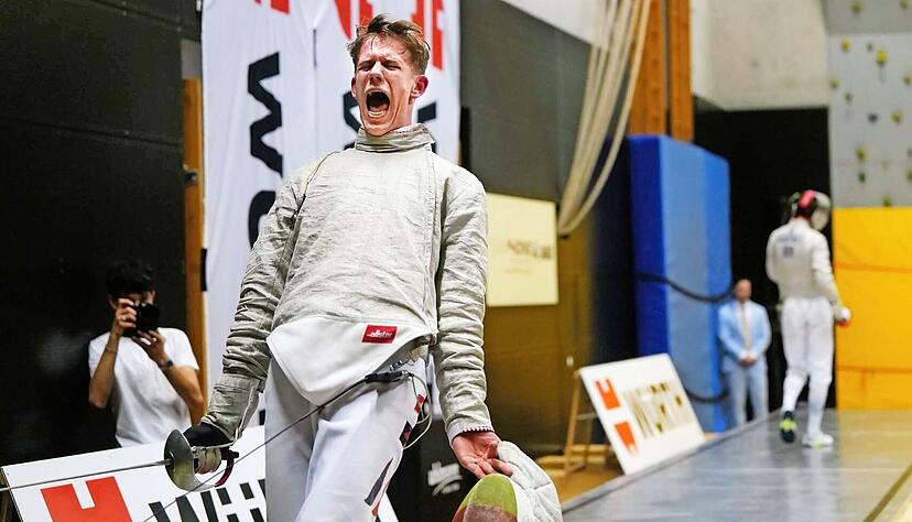 Die ganze Freude muss lautstark raus: Karl Dünger vom FC Würth Künzelsau jubelt nach dem entscheidenden Treffer im Finale gegen den Dormagener Moritz Schenkel und feiert seinen deutschen Meistertitel in der U20.
Fotos: Marc Schmerbeck