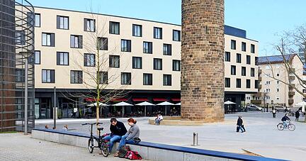 Das Mercure-Hotel am Heilbronner Bollwerksturm und das Restaurant Girafe haben derzeit noch geöffnet. Den Sommer über baut es der neue Besitzer um.
Foto: Archiv