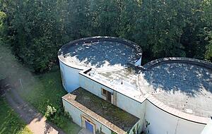 Von oben erinnert der Hochbehälter an eine Brille und wird deshalb in der Fachsprache auch so bezeichnet. Von oben erinnert der Hochbehälter an eine Brille und wird deshalb in der Fachsprache auch so bezeichnet.