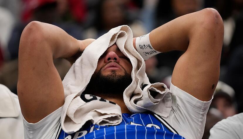 Jalen Suggs unterlag mit Orlando erneut und zog sich zudem eine Blessur zu.