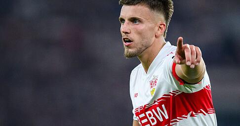 Ermedin Demirovic (VfB Stuttgart) gestikuliert.
