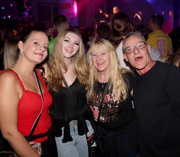 Malle-Feeling und gute Laune: Zahlreiche Gäste strömten zur Mallorca-Party in Langenbrettach. Malle-Feeling und gute Laune: Zahlreiche Gäste strömten zur Mallorca-Party in Langenbrettach.