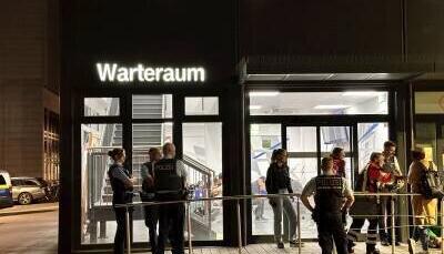 Im Warteraum der Deutschen Bahn kam es am Hauptbahnhof Stuttgart zu einer Messerattacke. Im Warteraum der Deutschen Bahn kam es am Hauptbahnhof Stuttgart zu einer Messerattacke.