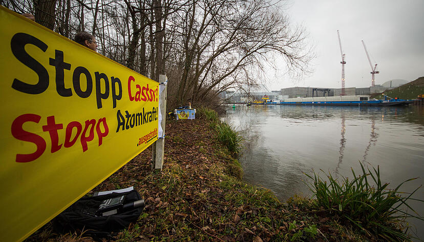 F&uuml;nfter Castor-Transport auf dem Neckar