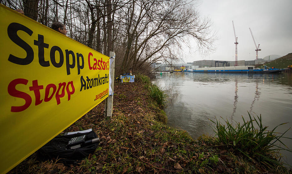 Fünfter Castor-Transport auf dem Neckar Fünfter Castor-Transport auf dem Neckar