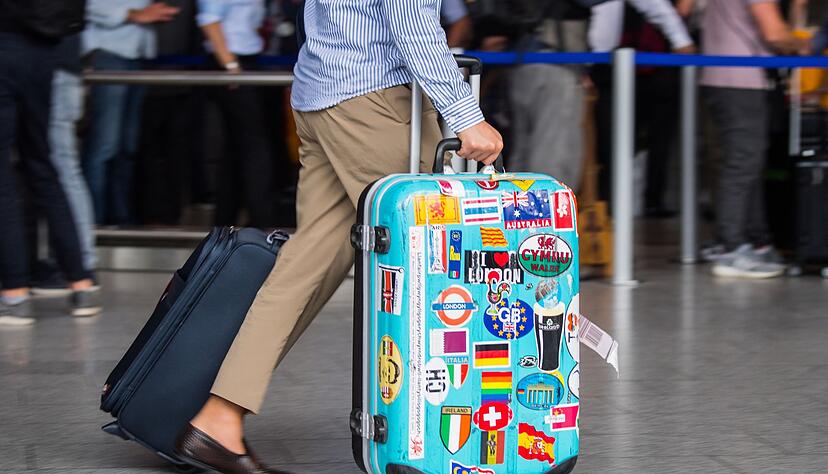 Ab zum Flieger: Die Pauschalreise steht an.