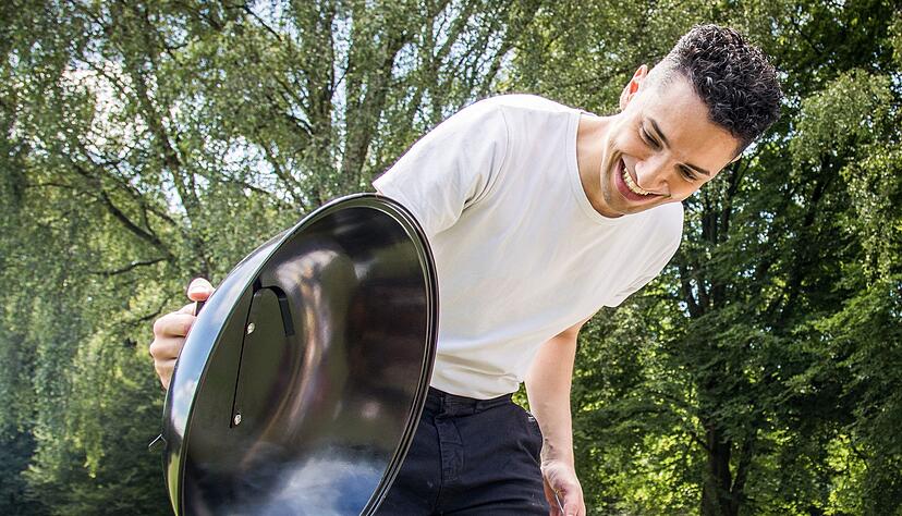 Wichtig beim Grillen von Eis ist, dass der Grill einen Deckel besitzt. Wichtig beim Grillen von Eis ist, dass der Grill einen Deckel besitzt.