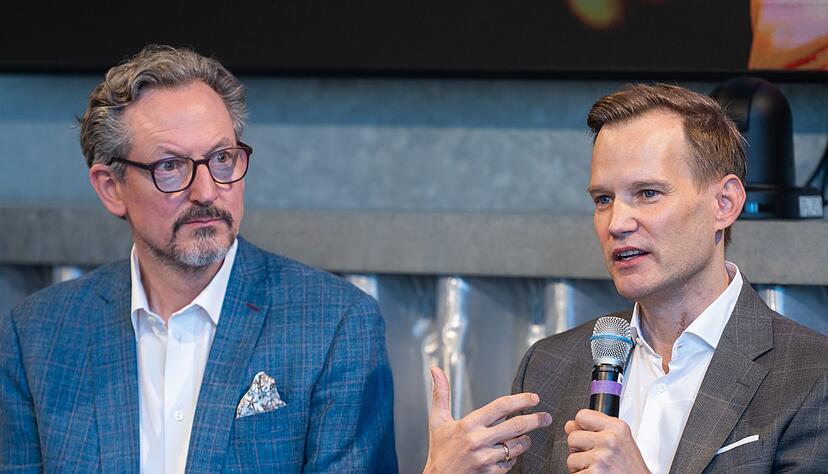 Hendrik Streeck sprach sich zuletzt f&uuml;r Schutzmechanismen nach FSK-Vorbild aus. Hier zusammen mit Eckart von Hirschhausen bei der Vorstellung der App &laquo;freii&raquo;.