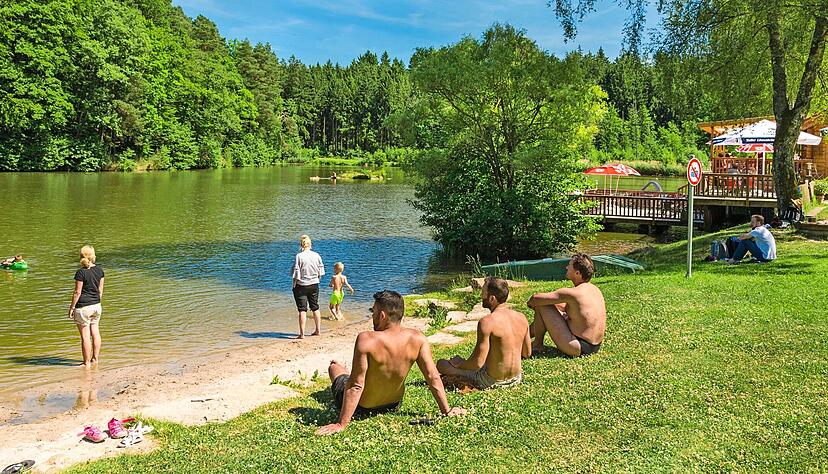 Nur schauen, nicht reingehen, das gilt auch noch für nächsten Sommer am Finsterroter See, auch wenn sich nicht jeder in den vergangenen Jahren ans Badeverbot gehalten hat. Nur schauen, nicht reingehen, das gilt auch noch für nächsten Sommer am Finsterroter See, auch wenn sich nicht jeder in den vergangenen Jahren ans Badeverbot gehalten hat.