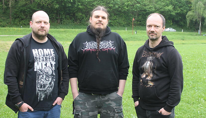 Martin Rapp (von links), Marcel Opitz und Michael Rapp veranstalten das Boarstream Open Air in Mulfingen-Buchenbach.