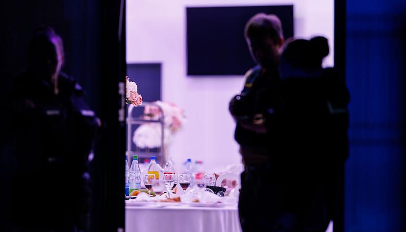 Am Tatort haben Fachleute viele Spuren sichergestellt, die nun ausgewertet werden m&uuml;ssen.