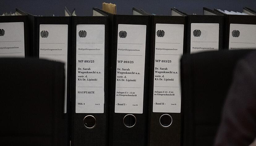 Das Bündnis Sahra Wagenknecht hat sehr viel Material für die Einsprüche gegen das Ergebnis der Bundestagswahl zusammengetragen. Das Bündnis Sahra Wagenknecht hat sehr viel Material für die Einsprüche gegen das Ergebnis der Bundestagswahl zusammengetragen.