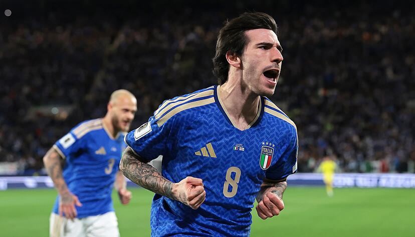 Sorgte für die Befreiung: Italiens 1:0-Torschütze Sandro Tonali (r) Sorgte für die Befreiung: Italiens 1:0-Torschütze Sandro Tonali (r)