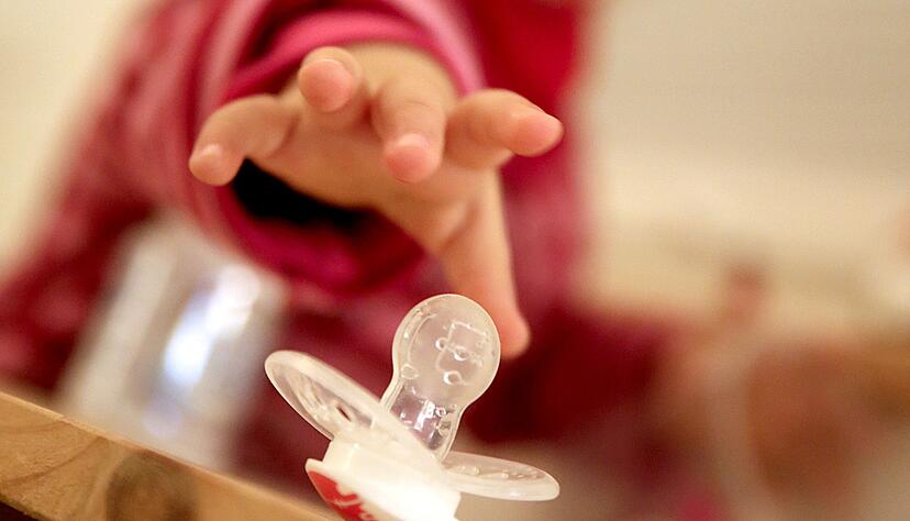 Die Stiftung Warentest hat die Sicherheit von 13 Schnullern unter die Lupe genommen - nicht in allen F&auml;llen mit positivem Ergebnis.