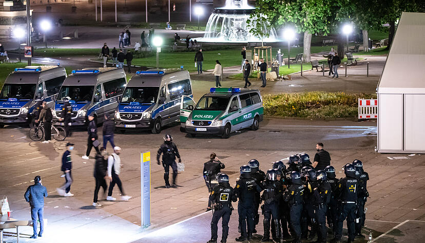 Am vergangenen Wochenende gab es rund um den Schlossplatz in Stuttgart Auseinandersetzungen zwischen Jugendlichen und der Polizei. Foto: dpa Am vergangenen Wochenende gab es rund um den Schlossplatz in Stuttgart Auseinandersetzungen zwischen Jugendlichen und der Polizei. Foto: dpa