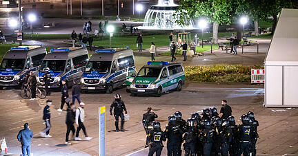 Am vergangenen Wochenende gab es rund um den Schlossplatz  in Stuttgart Auseinandersetzungen zwischen Jugendlichen und der Polizei. Foto: dpa