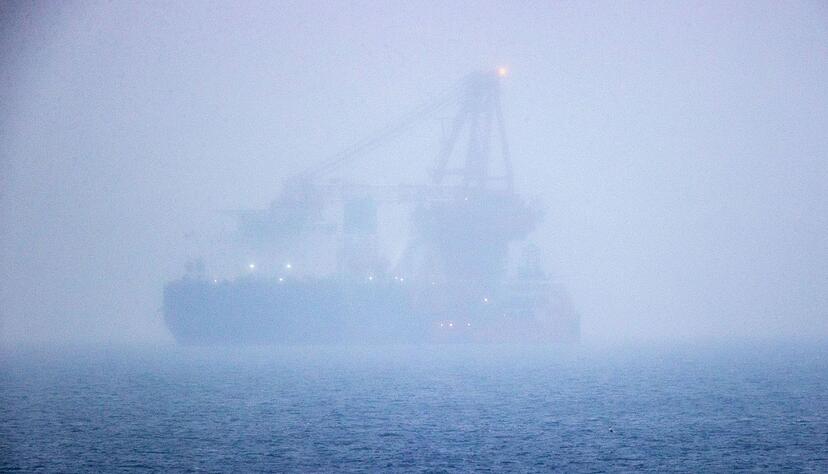 Dieses Schiff wird bei einer möglichen Reparatur der Pipeline Nord Stream 2 vermutlich nicht helfen. Das russische Rohr-Verlegeschiff «Fortuna» ankert im Januar 2021 vor Rostock. Dieses Schiff wird bei einer möglichen Reparatur der Pipeline Nord Stream 2 vermutlich nicht helfen. Das russische Rohr-Verlegeschiff «Fortuna» ankert im Januar 2021 vor Rostock.