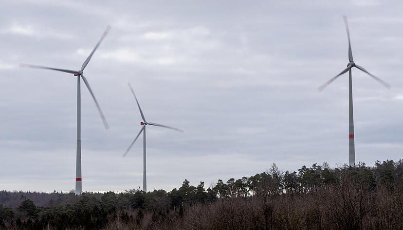 Windräder bei Löwenstein: Obwohl in der Region Heilbronn-Franken bislang nur wenige Windkraftanlagen in Betrieb sind, steigt die Zahl der Anträge deutlich.