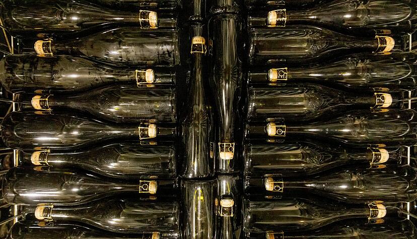 Wegen stark gestiegener Preise kaufen manche lieber Cr&eacute;mant als Champagner. (Symbolbild)