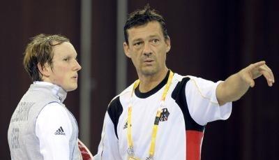 Benjamin Kleibrink (l) bekommt von Uli Schreck Anweisungen.