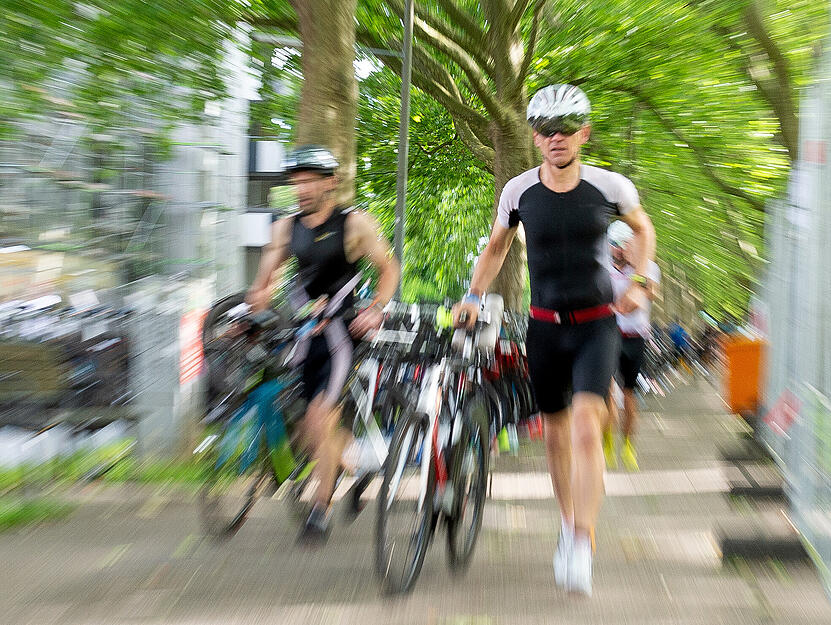 VR-Bank-Triathlon in Heilbronn: Bilder vom Schwimmen im Neckar, von der Rad- und der Laufstrecke