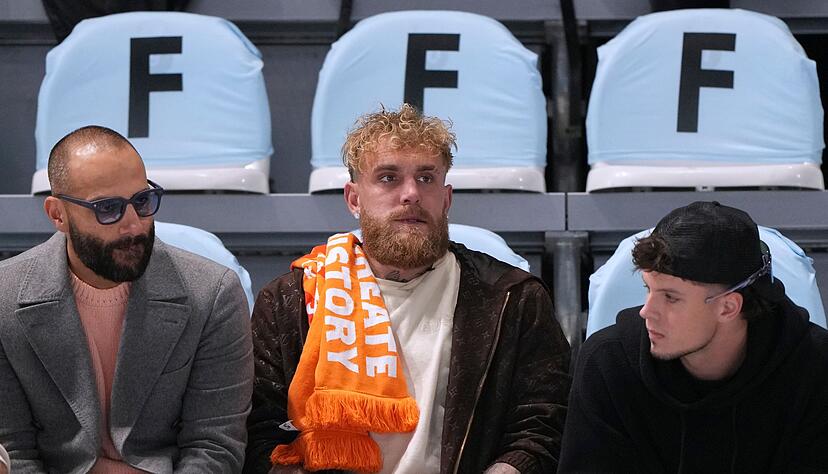 US-Influencer Jake Paul (M) fieberte mit seiner Verlobten Jutta Leerdam mit.