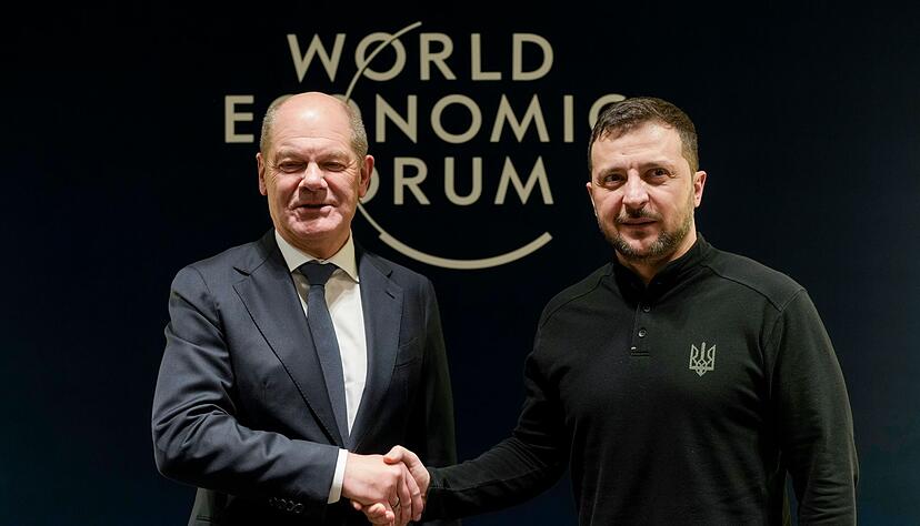 Der ukrainische Pr&auml;sident Wolodymyr Selenskyj dankt Kanzler Olaf Scholz (SPD) f&uuml;r die bisher von Deutschland geleistete Unterst&uuml;tzung im Kampf gegen den russischen Angriffskrieg.