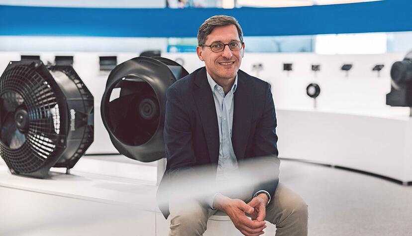 Dr. Klaus Gei&szlig;d&ouml;rfer, Vorsitzender der Gesch&auml;ftsf&uuml;hrung bei EBM-Papst, im Showroom des Unternehmens in Mulfingen.