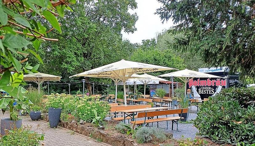 Der idyllische Biergarten der Klostergartenlaube in Lauffen liegt am Ufer der Zaber. Der idyllische Biergarten der Klostergartenlaube in Lauffen liegt am Ufer der Zaber.