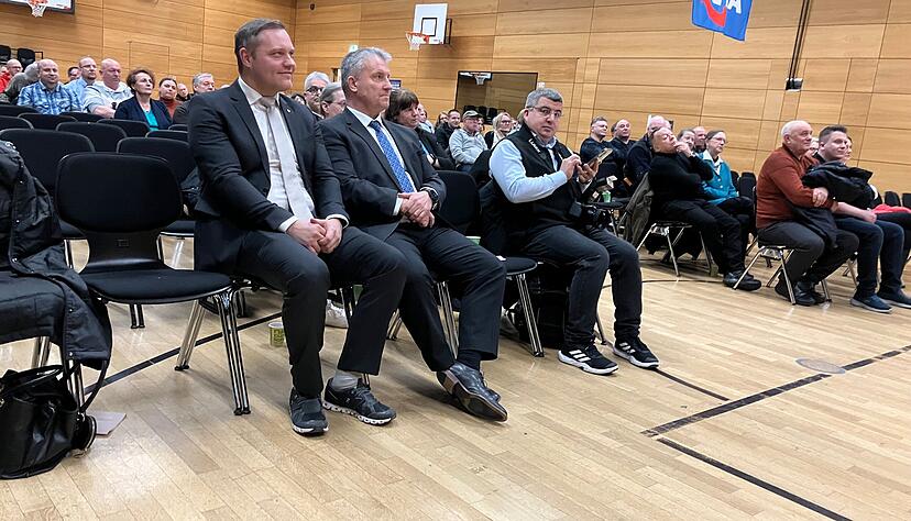 Anton Baron (links) möchte das Direktmandat im Wahlkreis Hohenlohe erreichen, beim Neujahrsempfang spricht auch der Bundestagsabgeordnete Malte Kaufmann. Anton Baron (links) möchte das Direktmandat im Wahlkreis Hohenlohe erreichen, beim Neujahrsempfang spricht auch der Bundestagsabgeordnete Malte Kaufmann.