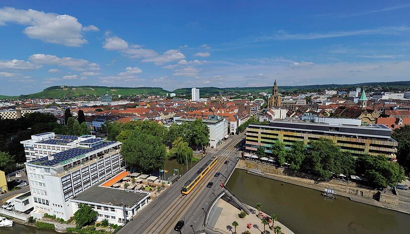 Heilbronn ist in den vergangenen Jahren stark gewachsen. Davor hat die Stadt aber nur mäßiges Wachstum verzeichnet und mitunter sogar Einwohner verloren. Heilbronn ist in den vergangenen Jahren stark gewachsen. Davor hat die Stadt aber nur mäßiges Wachstum verzeichnet und mitunter sogar Einwohner verloren.