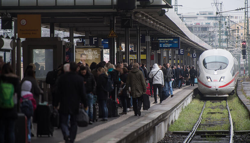 Die Verbindung vom Stuttgarter Hauptbahnhof aus nach Berlin wird 2020 über Heilbronn umgeleitet. Das heißt aber nicht, dass der Zug in der Käthchenstadt hält. Foto: dpa Die Verbindung vom Stuttgarter Hauptbahnhof aus nach Berlin wird 2020 über Heilbronn umgeleitet. Das heißt aber nicht, dass der Zug in der Käthchenstadt hält. Foto: dpa