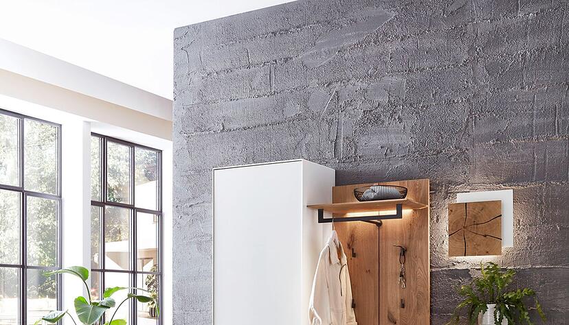 Dank Pflanzen und Teppich wirkt der Eingangsbereich gemütlich und Gäste fühlen sich gleich willkommen. Dank Pflanzen und Teppich wirkt der Eingangsbereich gemütlich und Gäste fühlen sich gleich willkommen.