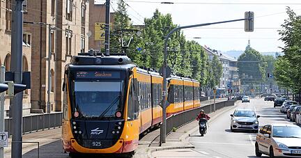 Stadtbahn in Heilbronn: Ob das Neun-Euro-Ticket von Juni bis August neue Fahrgäste bringt, ist auch für Experten schwer vorherzusagen.
Foto: Archiv/Veigel