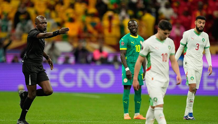 Er stand im Mittelpunkt des Eklats: Schiedsrichter Jean Jacques Ndala Ngambo.